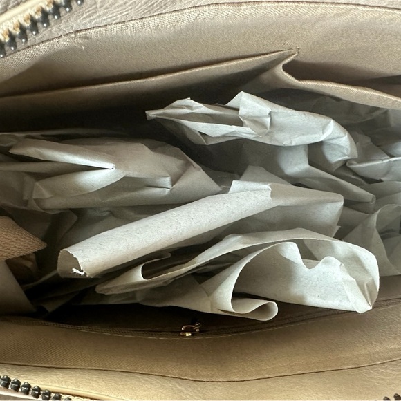 NWT Beverly Hill Polo Club Taupe Shoulder Bag - Picture 3 of 7